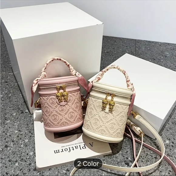 🎉HOST PICK🎉~ Pink Bear Bucket Bag 🧸 - Picture 2 of 7